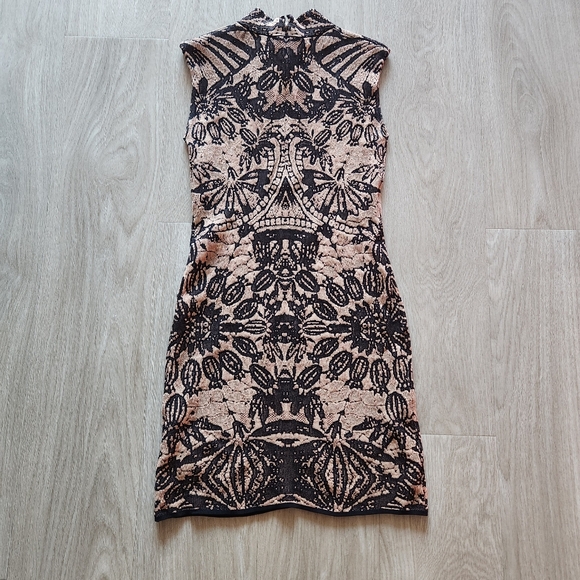 NWT Anthropologie Mock-Neck Cap-Sleeve Slim Knit Mini Dress M Brown $198 - Picture 2 of 11